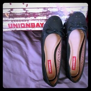 Black Flat dress shoes size 6